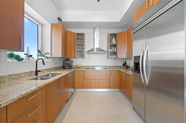 Building Photo - 1945 S Ocean Dr