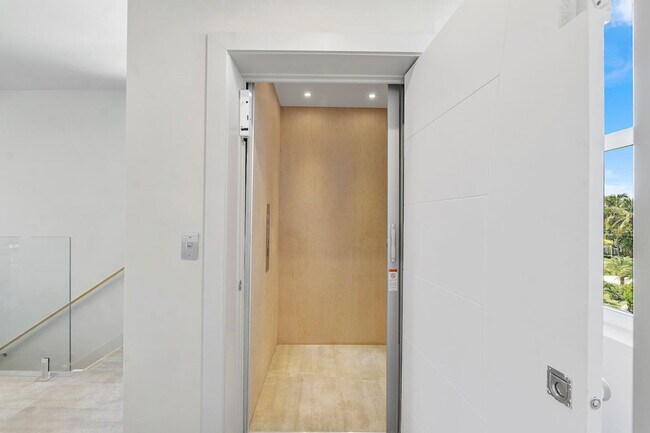 Building Photo - 99 Seaside Ave