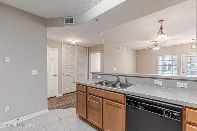 Building Photo - 575 Oakleaf Plantation Pkwy