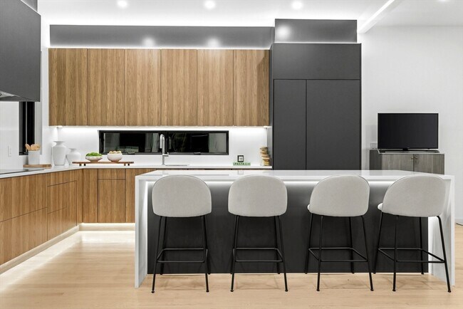 Building Photo - 90 Auburndale Ave