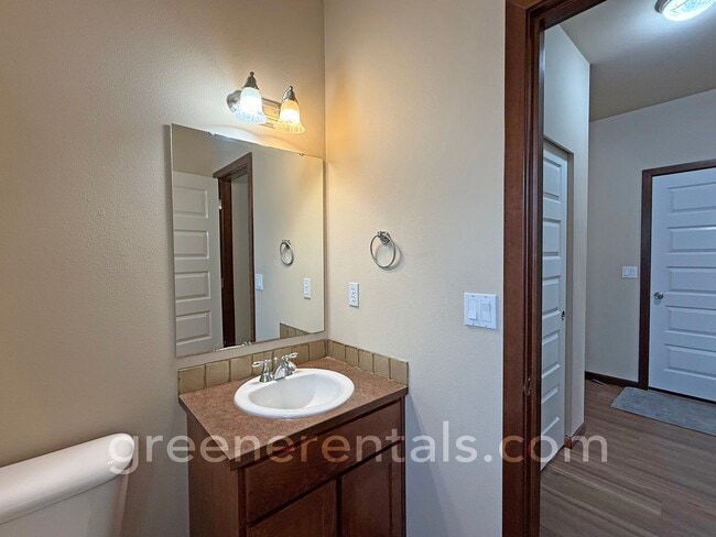 Building Photo - 4BR 2.5BA Home on Tumwater Hill