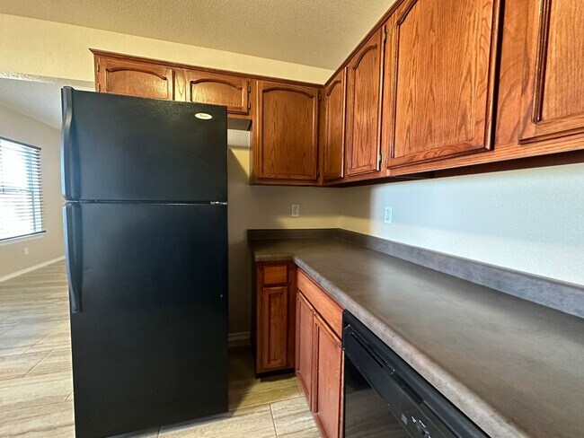 Building Photo - Eastside 3 Bedroom 2 Bath