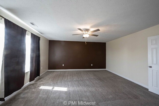 Building Photo - 3975 Fenwick Ln