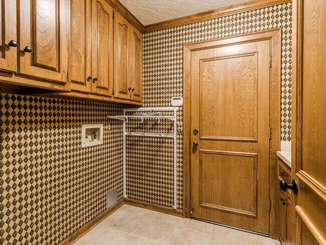 Building Photo - *Rare Find* Stunning Brookhaven 4 Bed 2.5 ...