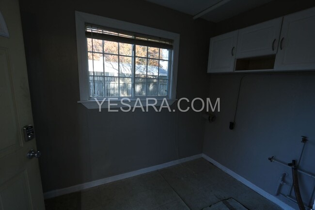 Building Photo - 2 Bedroom 1 Bath House