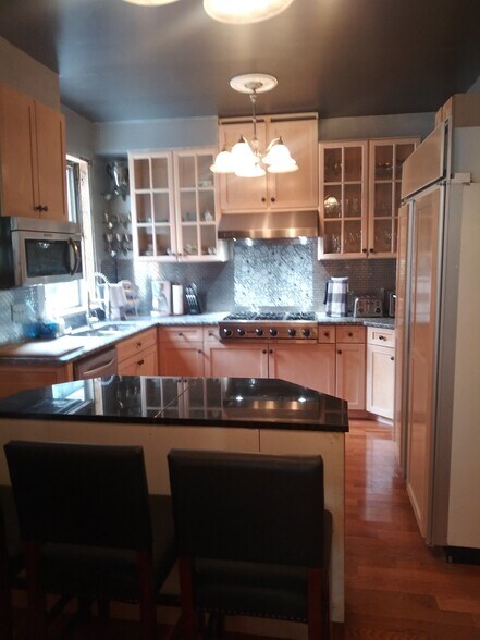 kitchen - 523 Overdale Rd