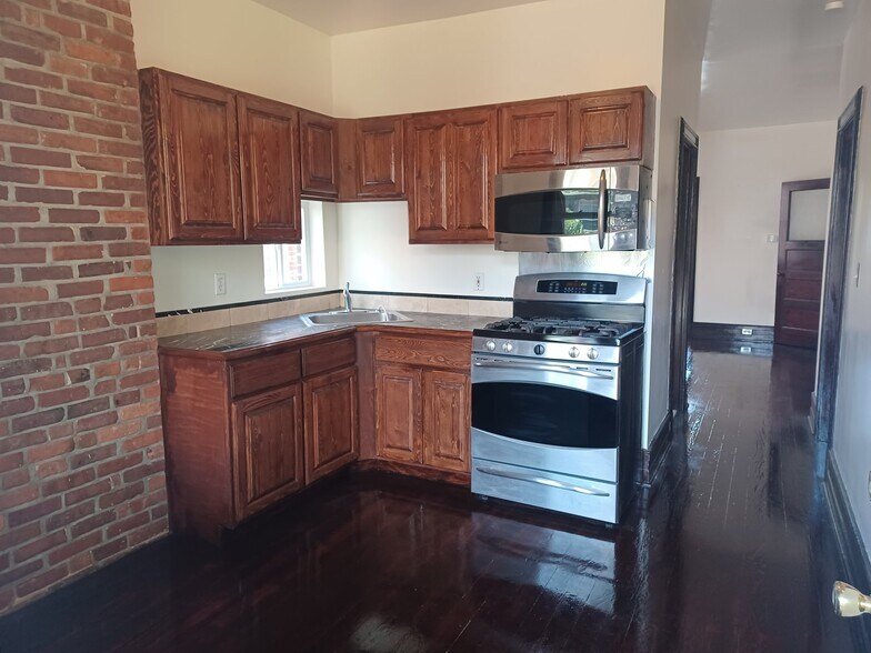 Building Photo - 268 Bond St