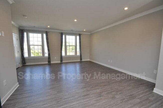 Building Photo - 200 Misty Pike Dr