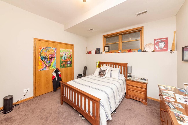 Building Photo - 1401 N Artesian Ave