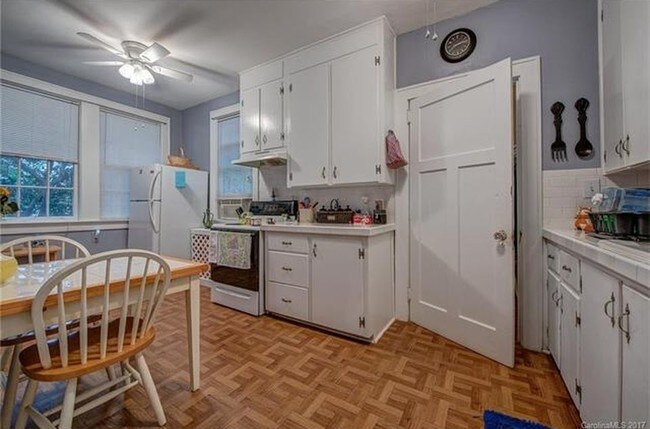 Building Photo - 506 S Lee St