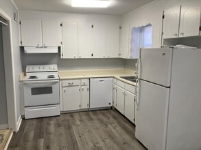 Building Photo - 606 Calhoun Ave