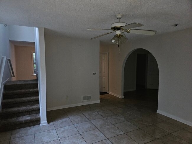 Building Photo - Town Home For Rent