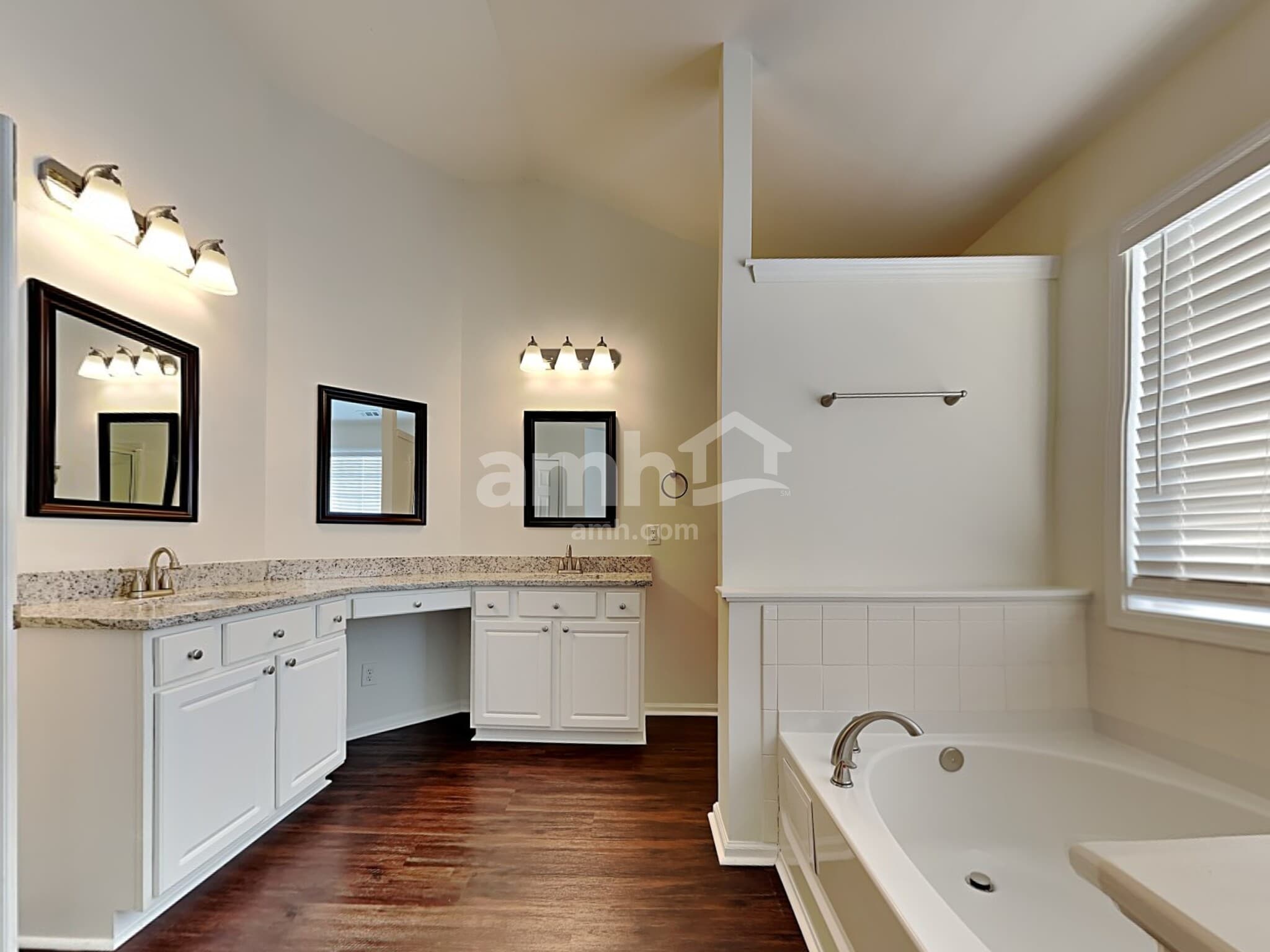 Building Photo - 3807 Bridlington Dr