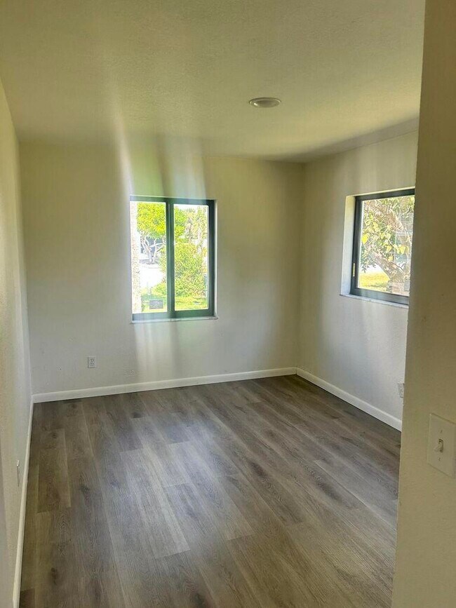 Building Photo - 652 Hernando St