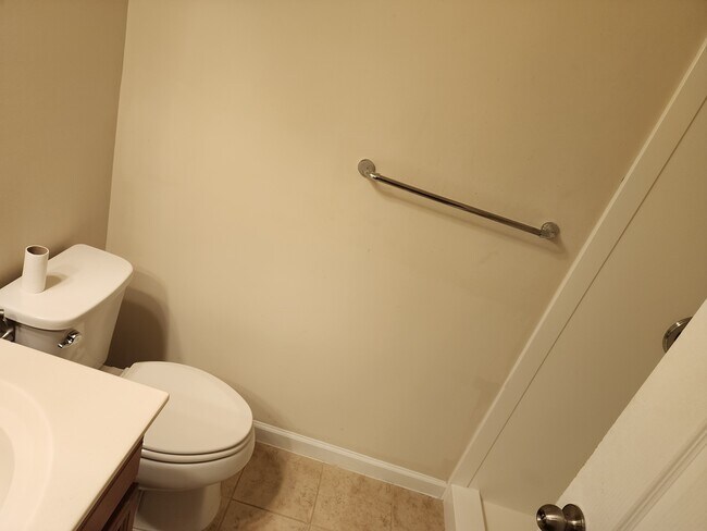 1st Level Full Bath - 7013 Southmoor St