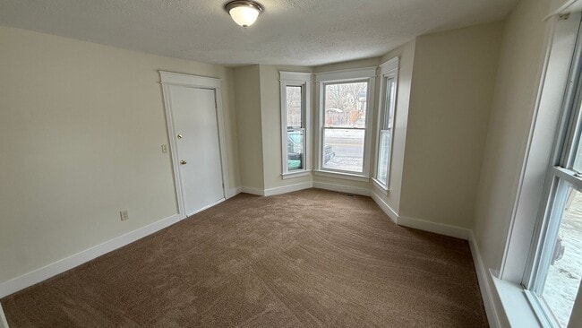 Building Photo - 391 Portland St