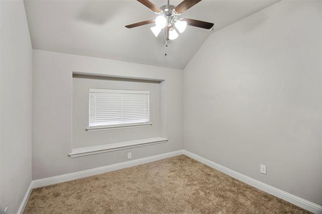 Building Photo - 525 Redbud Dr