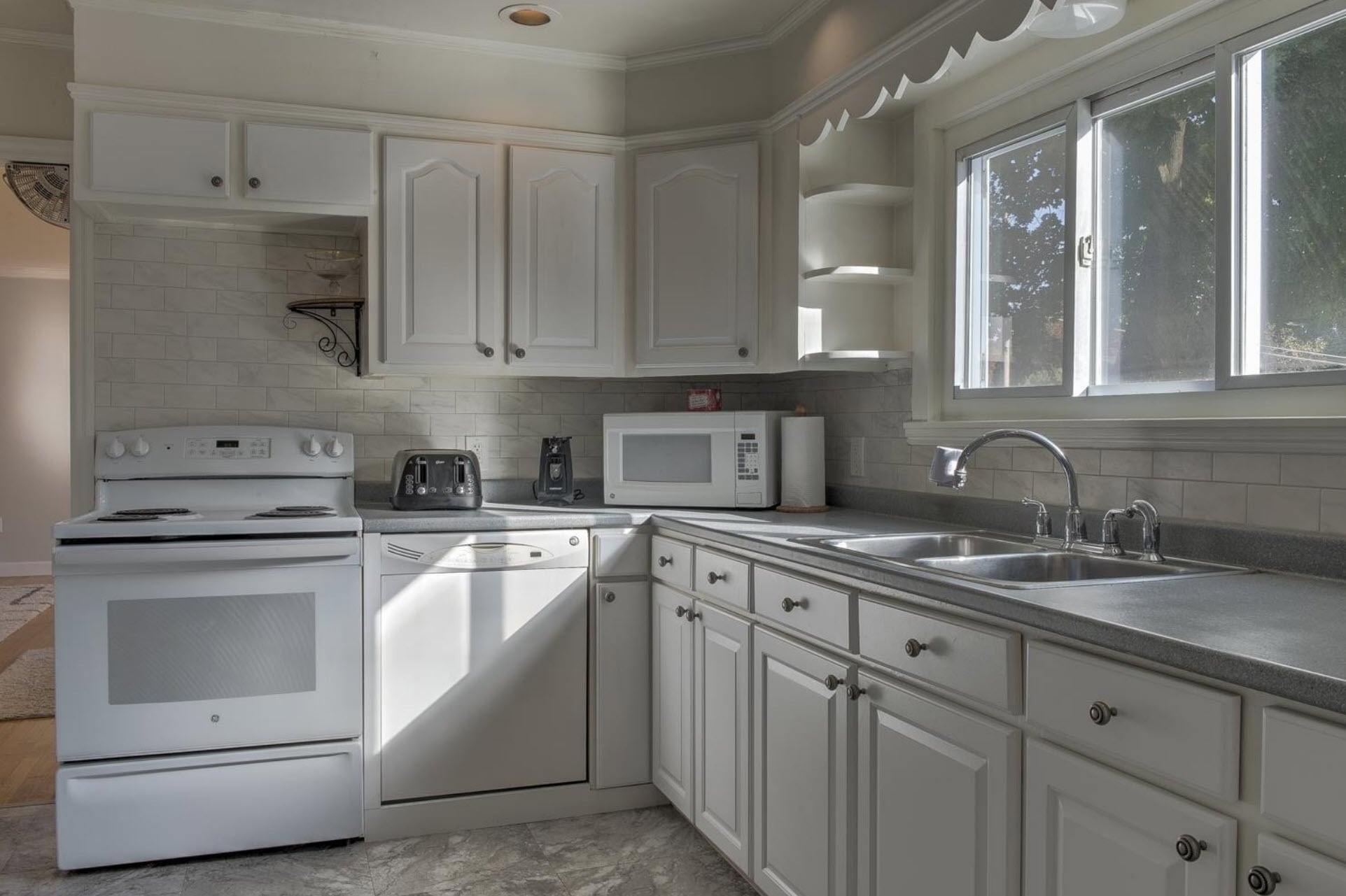 Building Photo - 35 Hastings Ave