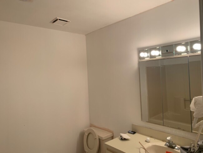 Building Photo - 65 Windsor Mews