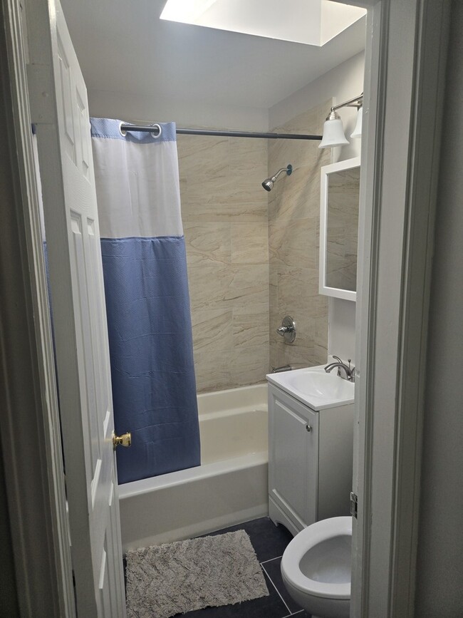 Building Photo - 8304 S Kedzie Ave