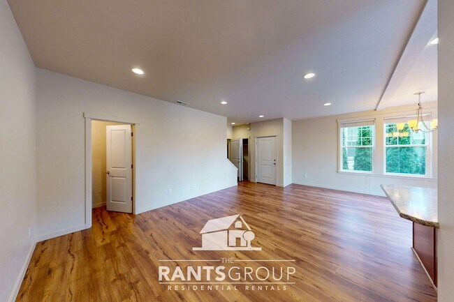 Building Photo - 837R