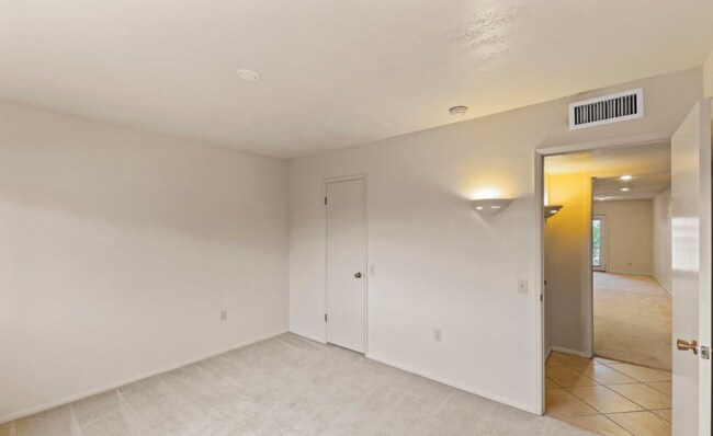 Building Photo - Great home in an active 55+ community!