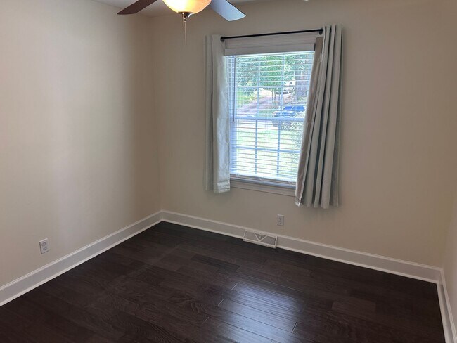 Building Photo - Beautiful 3 Bedroom Home in Windsor Park!!