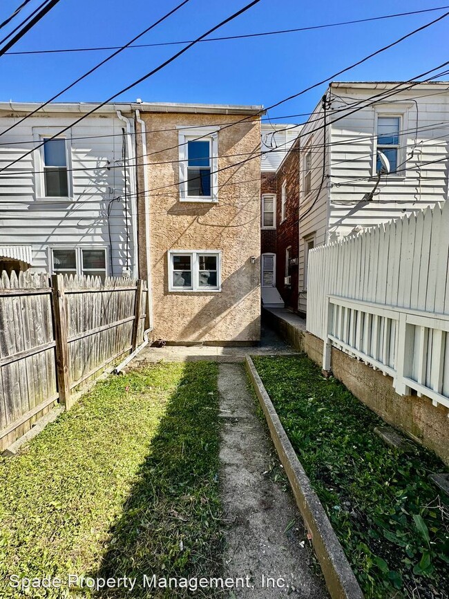 Building Photo - 4 br, 1.5 bath House - 914 S. Hall St.