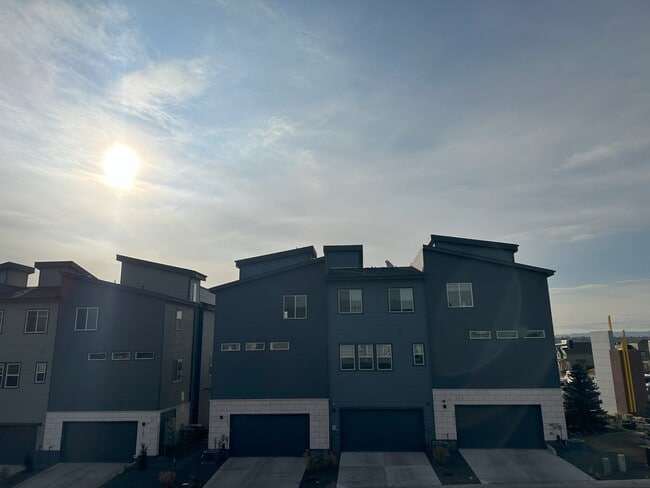 Building Photo - 1566 W 67th Dr