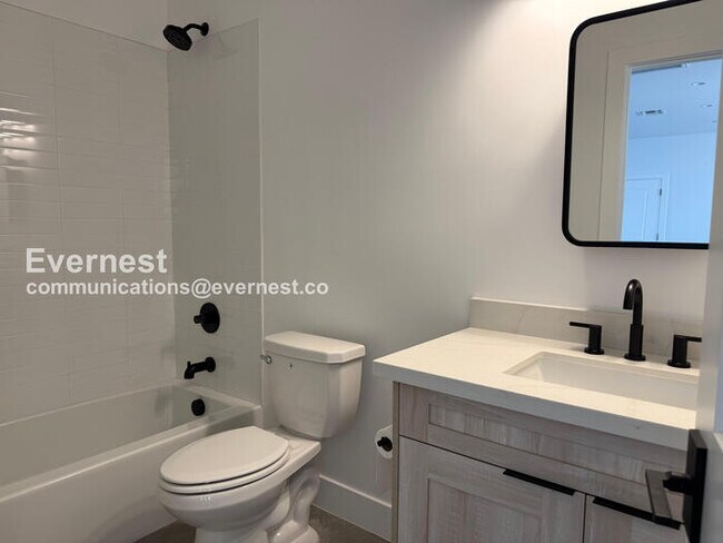 Building Photo - 1117 W Roosevelt St