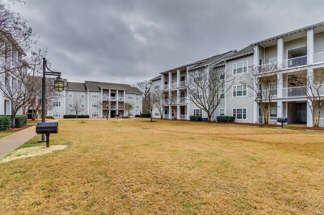 Building Photo - 303 Helen Keller Blvd