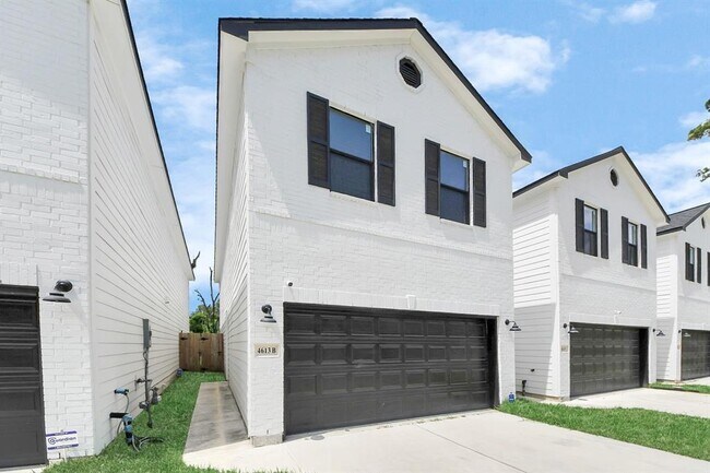 Building Photo - 4613 Ireland St