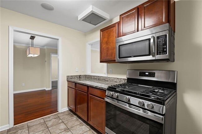 Building Photo - 401 Augusta Dr