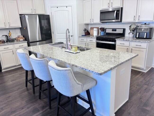 Building Photo - 224 Park Crest Run