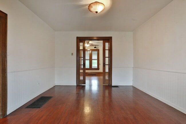 Building Photo - 2403 Summit St