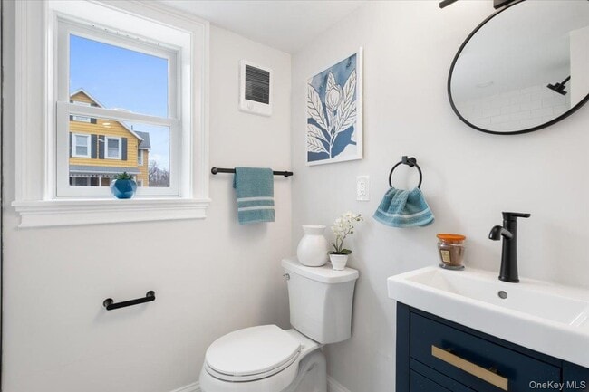 Building Photo - 32 Ackerman St