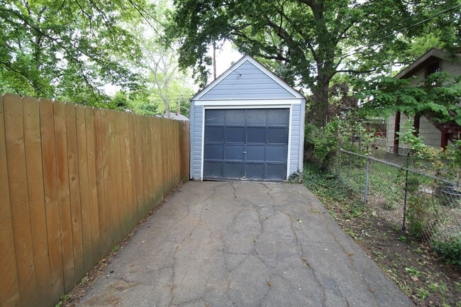 Building Photo - 3 Bedroom 1.5 Bath Home In The Waldo Area