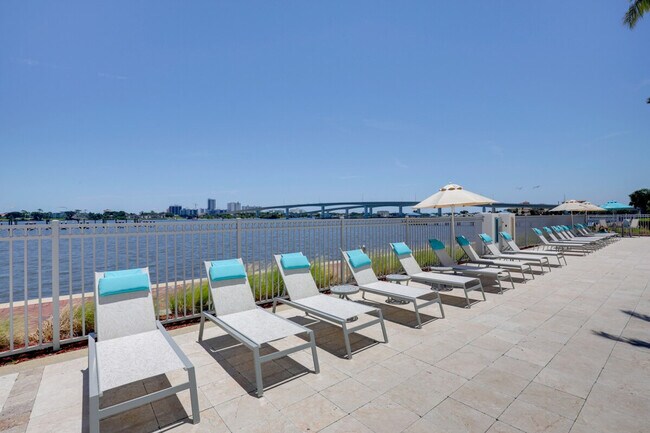 Building Photo - 241 Riverside Dr