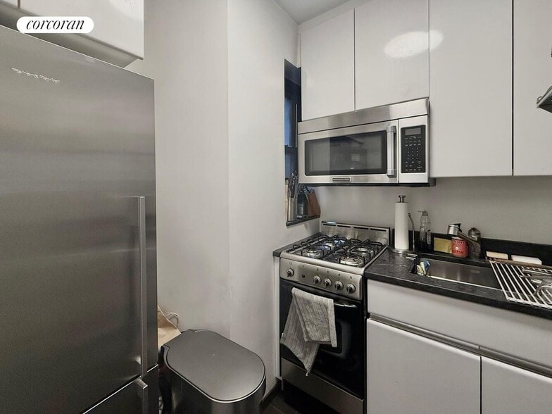 Building Photo - 339 E 57th St