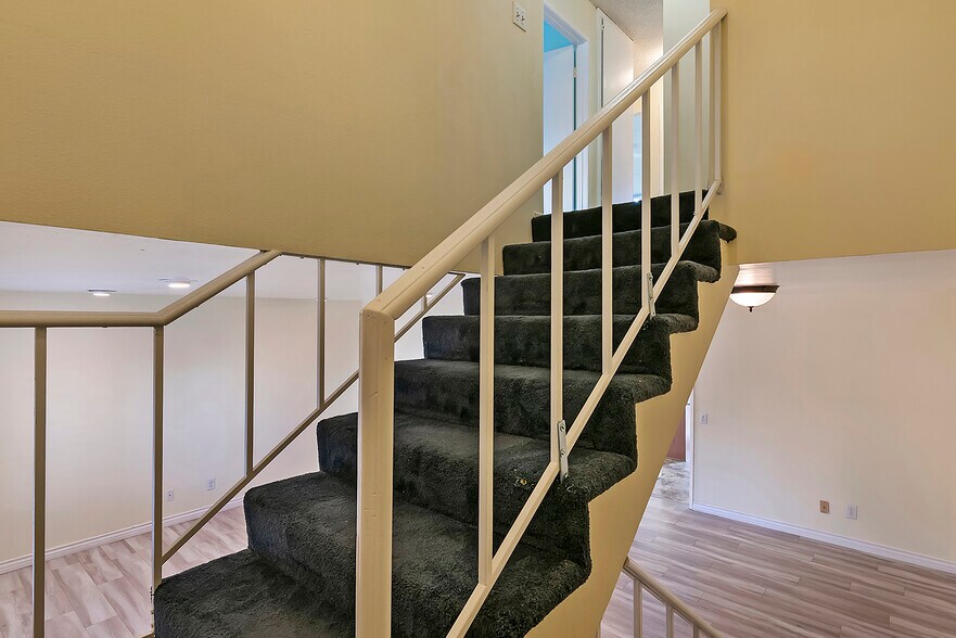 Building Photo - 8707 Cedros Ave