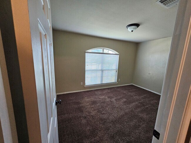 Building Photo - First month Free ! Large corner lot!