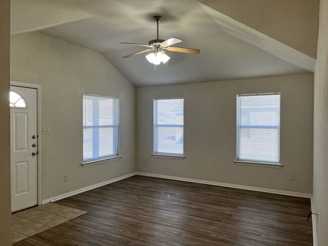 Building Photo - Sunwest Village Duplex