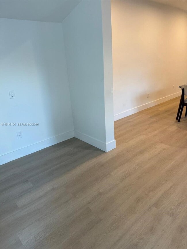 Building Photo - 21 NE 48th St