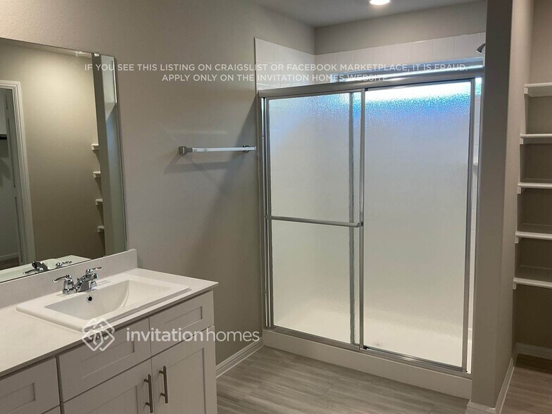 Building Photo - 422 Lubbock Dr