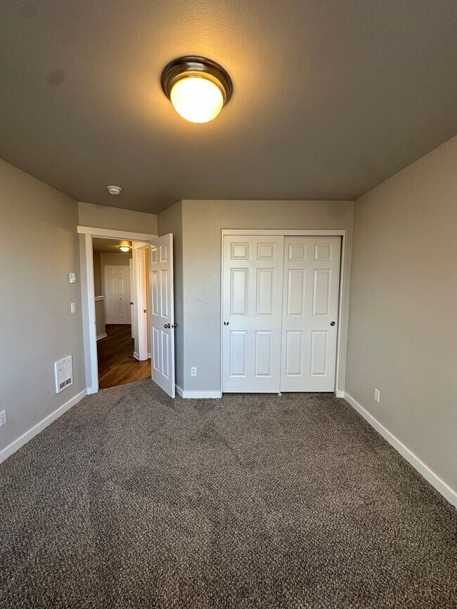 Building Photo - Juniper Ave 4-Plex (Juniper Prop.) - 02900-JUNI-00