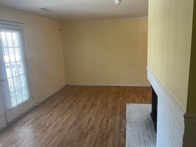 Building Photo - 713 Springfield Rd