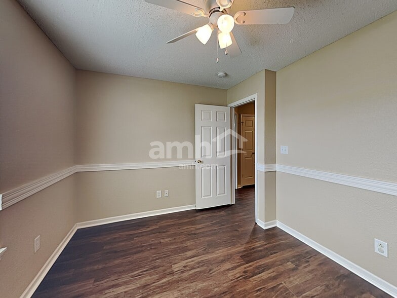 Building Photo - 5606 Wood Hollow Dr