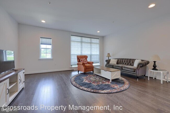 Building Photo - 2 br, 3.5 bath House - 902 Mayer Place