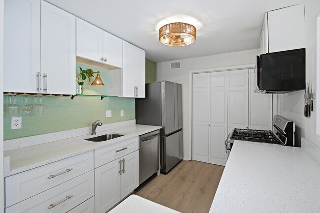 Building Photo - 1407 Vicksburg Pl