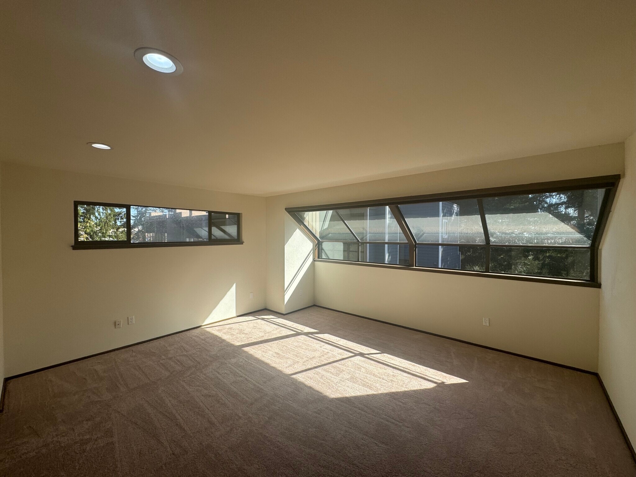 Building Photo - 1411 N 200th St